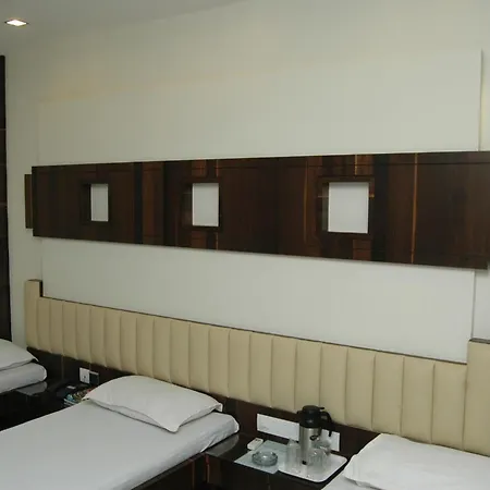 Hotel Causeway, Colaba *