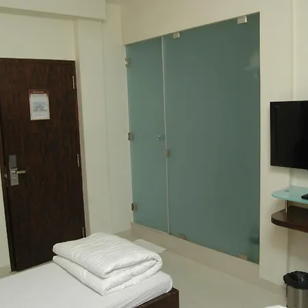Hotel Causeway, Colaba *