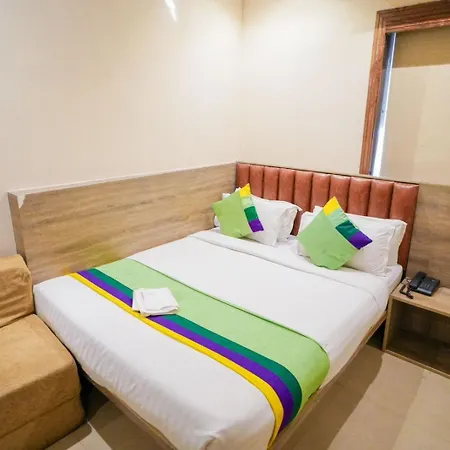 Hotel Skylink Hospitality Next To Amber Imperial Mumbai