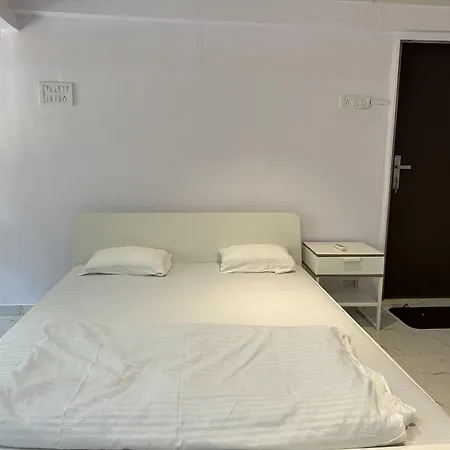 Ravish Apartment, Juhu Apartment *