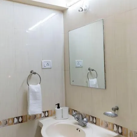 Spacious, Bright, Centre 3bhk Apt Nr Airport Apartment
