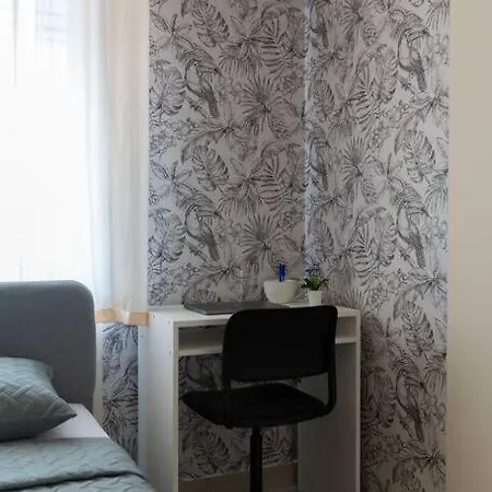Spacious, Bright, Centre 3bhk Apt Nr Airport * Mumbai