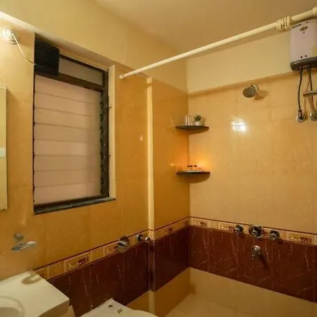 Spacious, Bright, Centre 3bhk Apt Nr Airport Apartment
