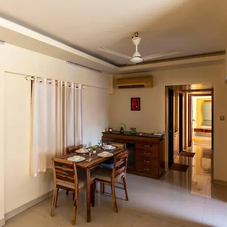 Spacious, Bright, Centre 3bhk Apt Nr Airport