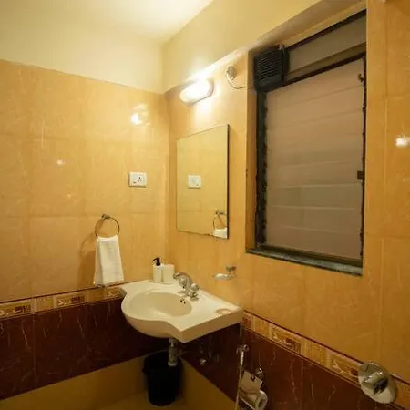 Spacious, Bright, Centre 3bhk Apt Nr Airport Apartment *