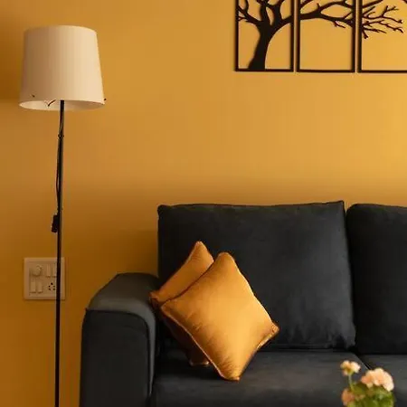 Spacious, Bright, Centre 3bhk Apt Nr Airport