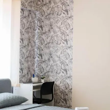 Apartment Spacious, Bright, Centre 3bhk Apt Nr Airport Mumbai