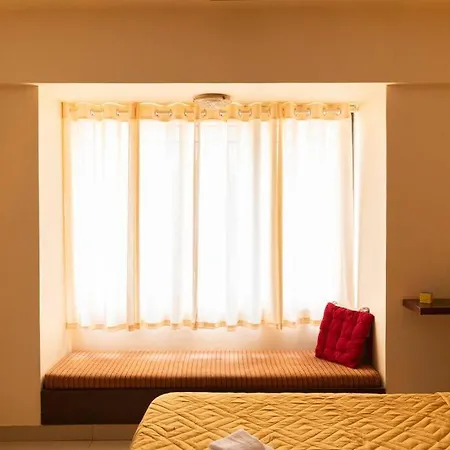 Apartment Spacious, Bright, Centre 3bhk Apt Nr Airport *