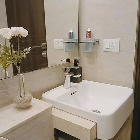 Royal Luxurious 1bhk Flat In Hiranandani Powai Mumbai