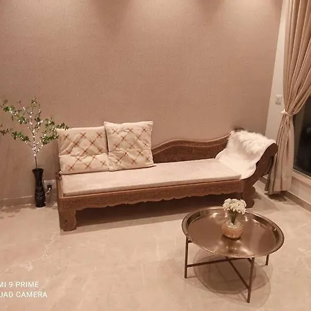 Royal Luxurious 1bhk Flat In Hiranandani Powai