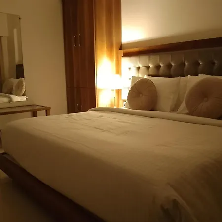 Entire 3 Bhk By The Good Traveller Apartment