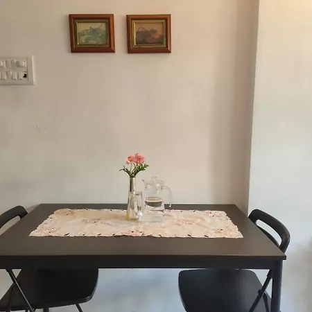 Anant Anurag - Juhu Apartment *