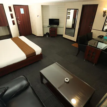 Hotel Quaint & Banquet