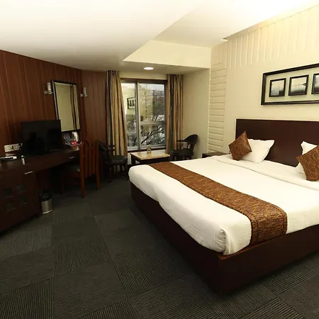 Hotel Quaint & Banquet 2*