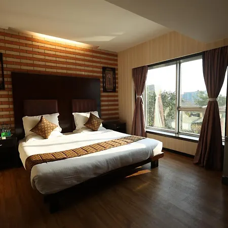 Hotel Quaint & Banquet 2*
