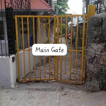 Independent 25 Corner House Bandra West Apartment *