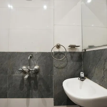 Elegance Hotel