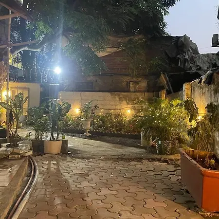 - 27, One Bedroom Apt- Bandra West Apartment *