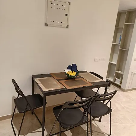 1bhk Royal In Regent Hill Apartment *