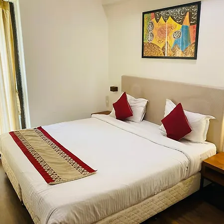 House Luxury Apartments, Santacruz East Apartment