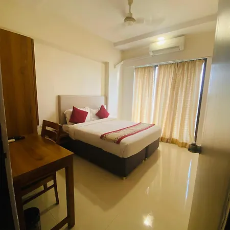 House Luxury Apartments, Santacruz East Apartment *