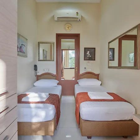 Elphinstone Hotel 3*