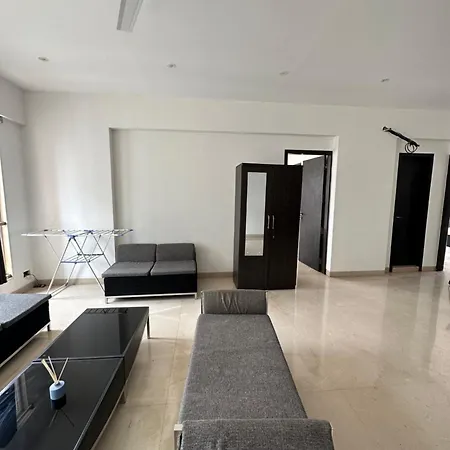 Beautiful In 4 Bhk Guest house Mumbai