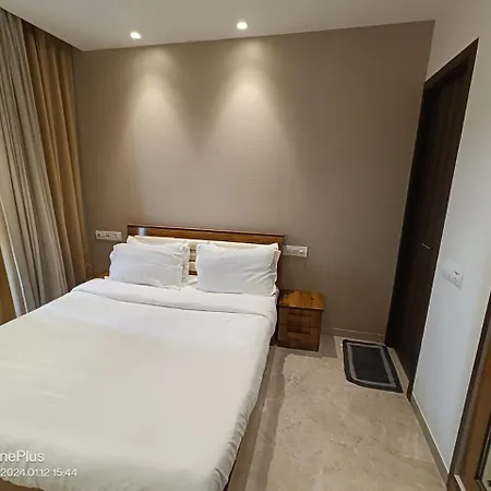 1bhk Royal In Regent Hill