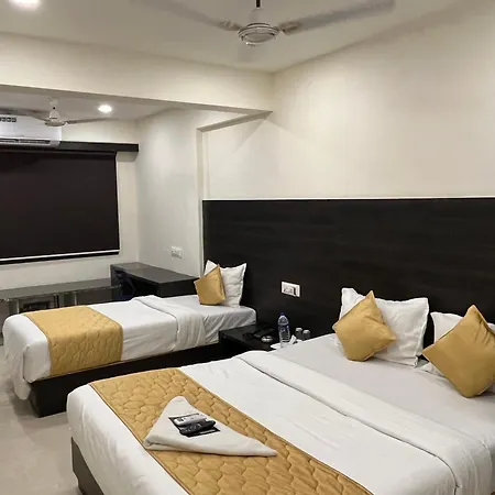 Wind Flower Regency - Near Kokilaben Hospital Hotel 3*