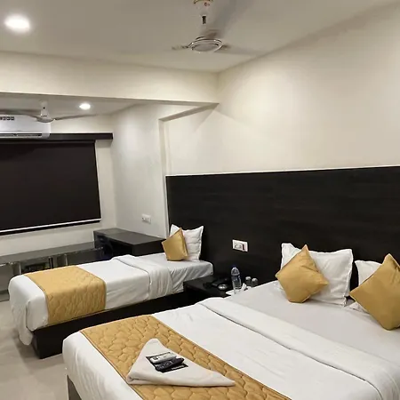 Wind Flower Regency - Near Kokilaben Hospital Hotel 3*