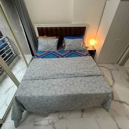 Compact 2 Bhk With Balconies Khar West - By Kapishbnb