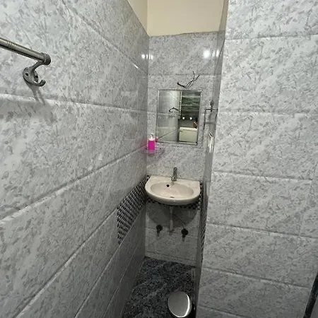 Compact 2 Bhk With Balconies Khar West - By Kapishbnb *