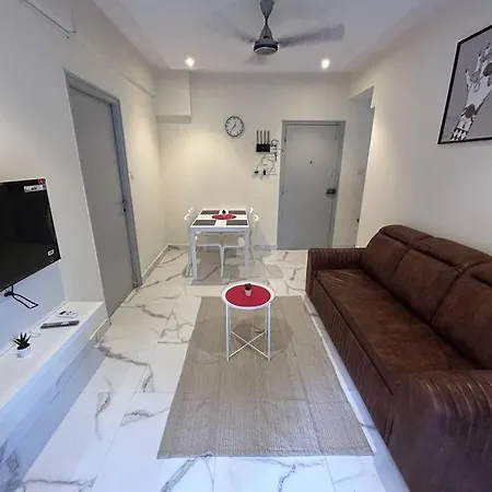 Compact 2 Bhk With Balconies Khar West - By Kapishbnb *