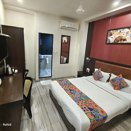 Glitz Axis International - Nr Iit & T2 Guest house Mumbai