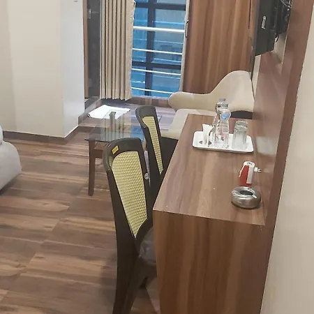 Glitz Axis International - Nr Iit & T2 Guest house Mumbai