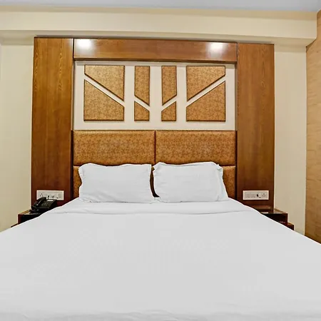 Oyo Executive Hotel 3*