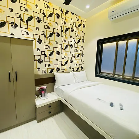 Rose Hotel
