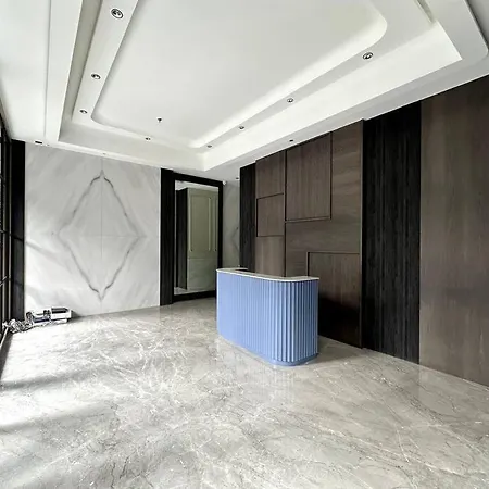Luxury 2 Bhk Near Soho House Apartment