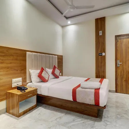 A K Hotel 3*