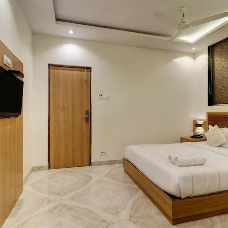 A K Hotel 3*