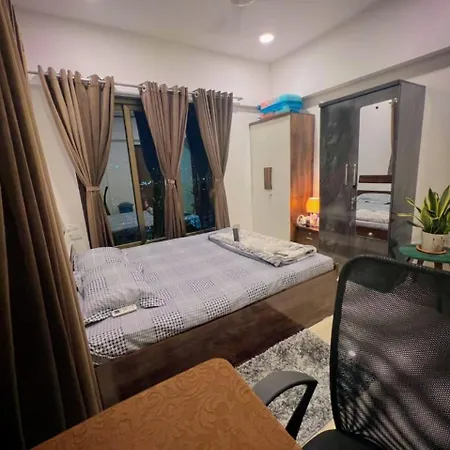 1 Private With Free Food At Gorgaon * Mumbai