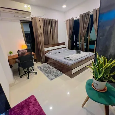1 Private With Free Food At Gorgaon Mumbai