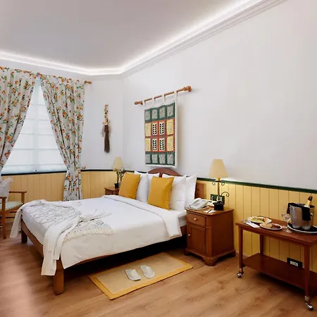 The Gordon House - Near Gateway Of India Hotel Mumbai