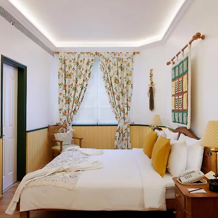 Hotel The Gordon House - Near Gateway Of India
