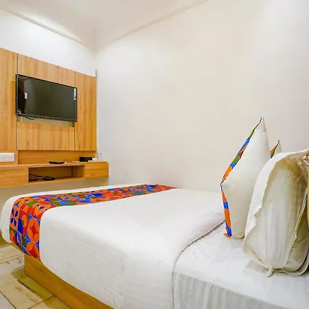 Hotel Fabexpress New Deepak - Nr & Csmt Station
