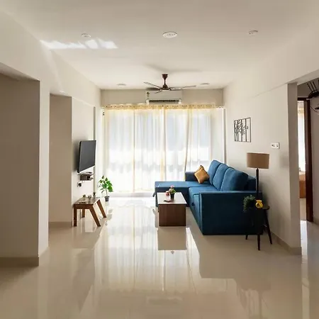 Apartment Spacious, Bright, Centre 3bhk Near Airport *
