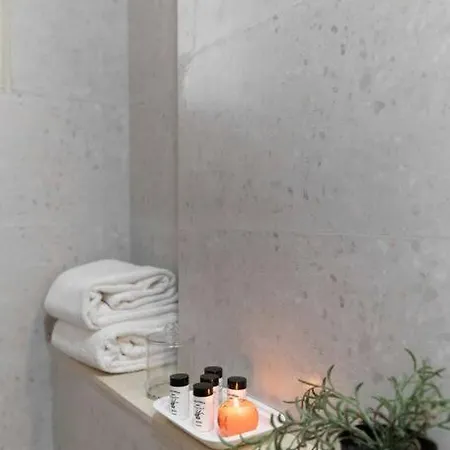 Spacious, Bright, Centre 3bhk Near Airport Apartment Mumbai