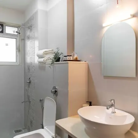 Spacious, Bright, Centre 3bhk Near Airport Apartment