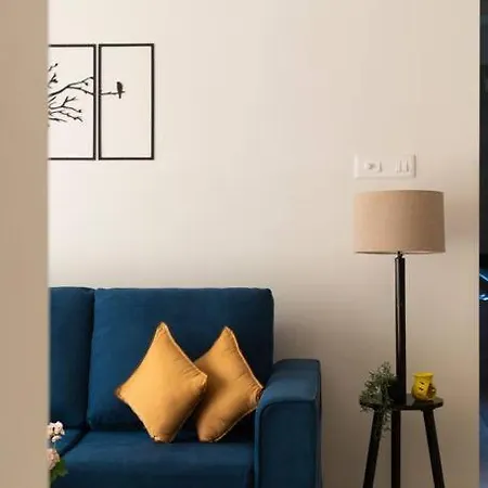 Apartment Spacious, Bright, Centre 3bhk Near Airport *