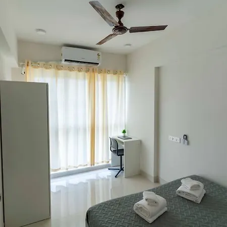 Spacious, Bright, Centre 3bhk Near Airport Apartment